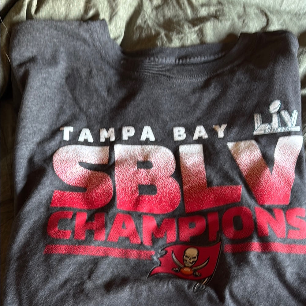 Tom Brady, Tampa Bay Buccaneers T-shirts - Picture 4 of 9